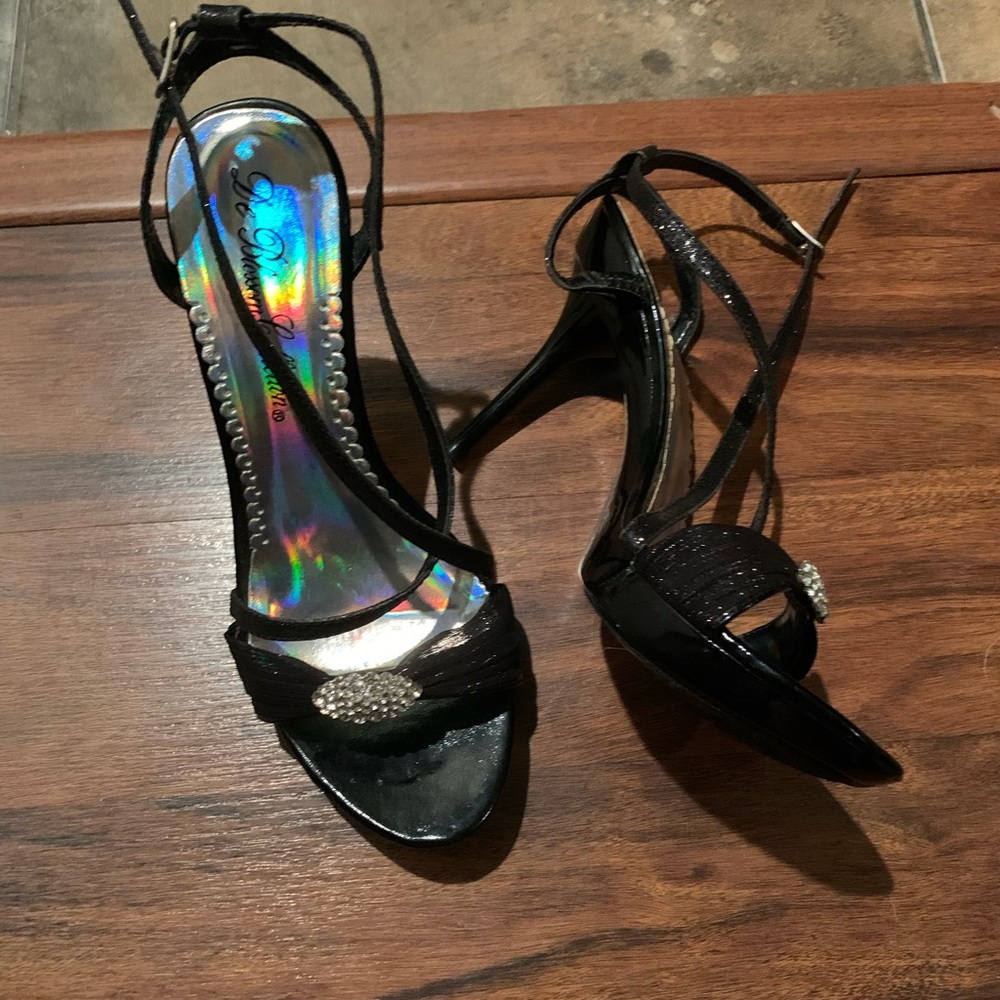 Shoes - Picture 4 of 6